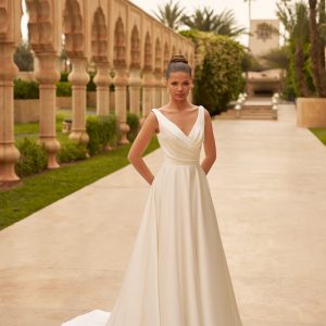 Dos en V de la robe de mariée Clara avec boutons recouverts