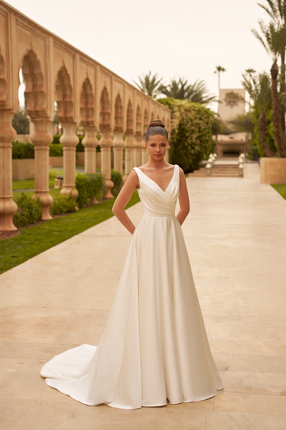 Dos en V de la robe de mariée Clara avec boutons recouverts