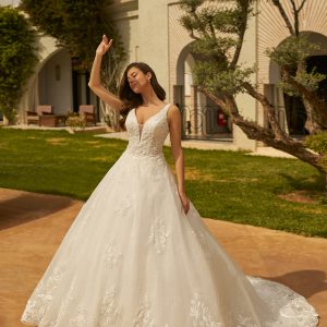 Robe de mariée princesse Beatrice en tulle et dentelle, décolleté V