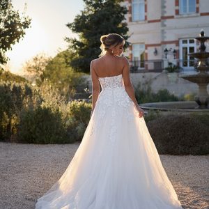 Robe de mariée 27208, Très Chic, gros plan veste amovible col haut dentelle fleurs