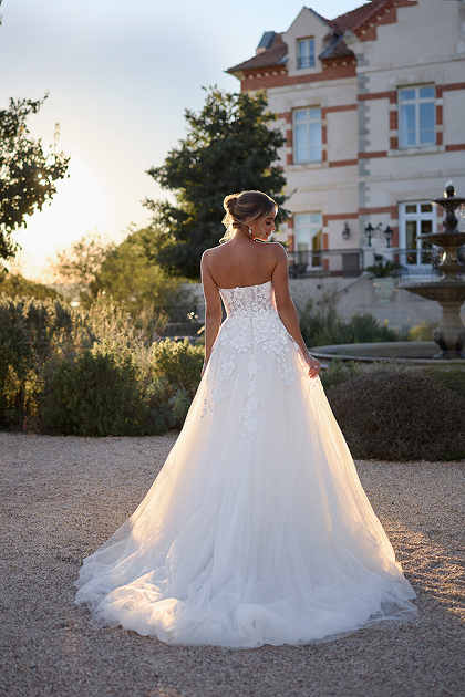 Robe de mariée 27208, Très Chic, gros plan veste amovible col haut dentelle fleurs