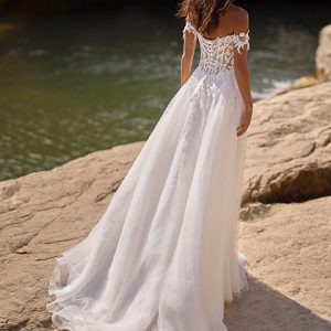 Robe de mariée 27419, Très Chic, gros plan bustier corset dentelle épaules dégagées