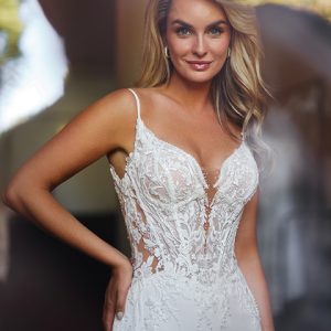 Robe de mariée 27514 Pure, Très Chic, gros plan bustier décolleté plongeant dentelle