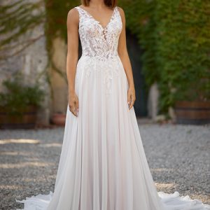 Robe de mariée 27514, Très Chic, vue de face décolleté en V dentelle
