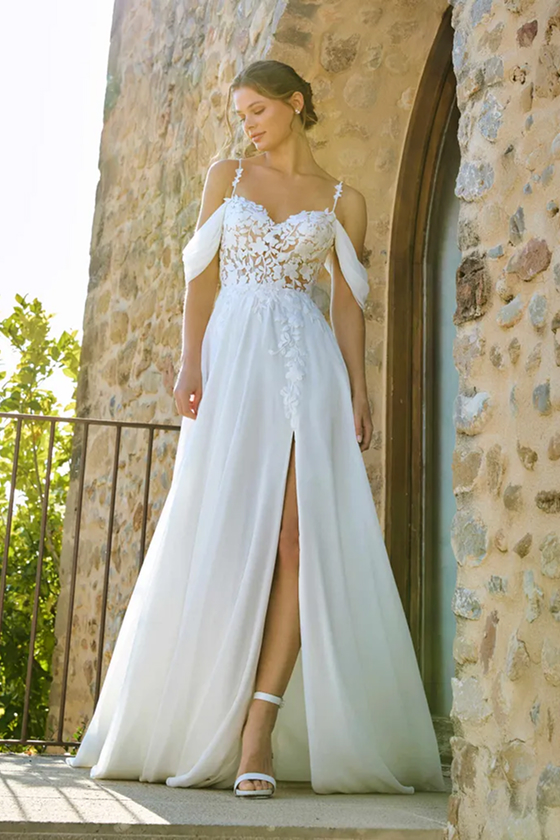 Robe de mariée Batial de White One, bustier cœur en dentelle et manches amovibles