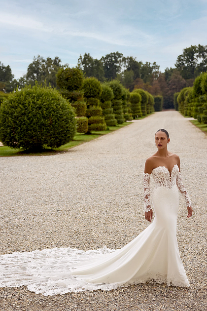 Robe de mariée sirène Hope de Justin Alexander, bustier en dentelle et manches longues dégagées