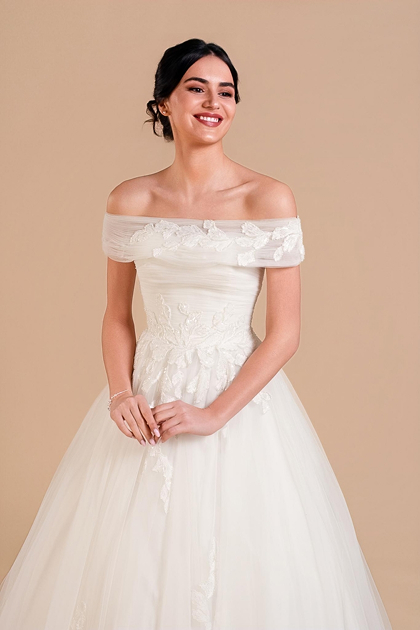 Robe de mariée Indigo, Eglantine, vue de face bustier tulle plissé encolure bateau