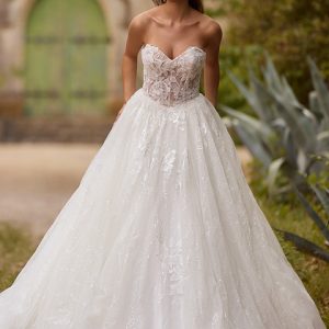 Robe de bal JC27808 de Très Chic, bustier corseté en dentelle et tulle pailleté