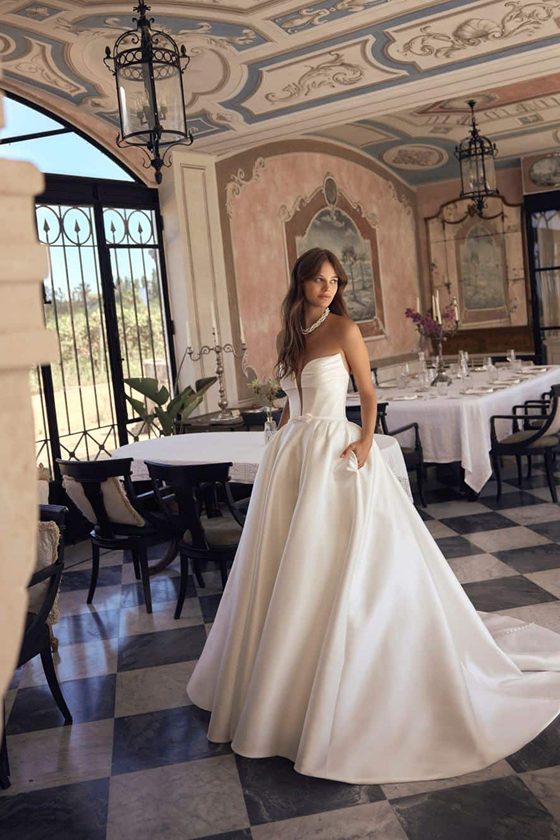 Robe de bal Mystique de Modeca, bustier sans bretelles à encolure cœur en mikado ivoire