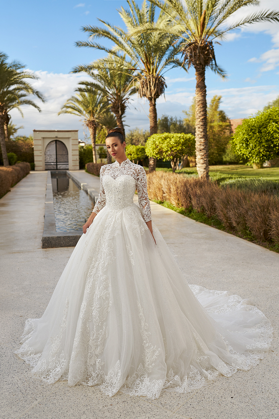 Robe de mariée Naya, Maison Gabrielle, vue de face col haut dentelle