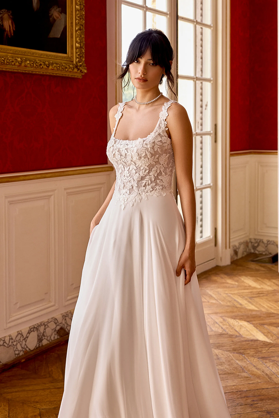 Robe de mariée Patrice, Adore, vue de face décolleté carré dentelle